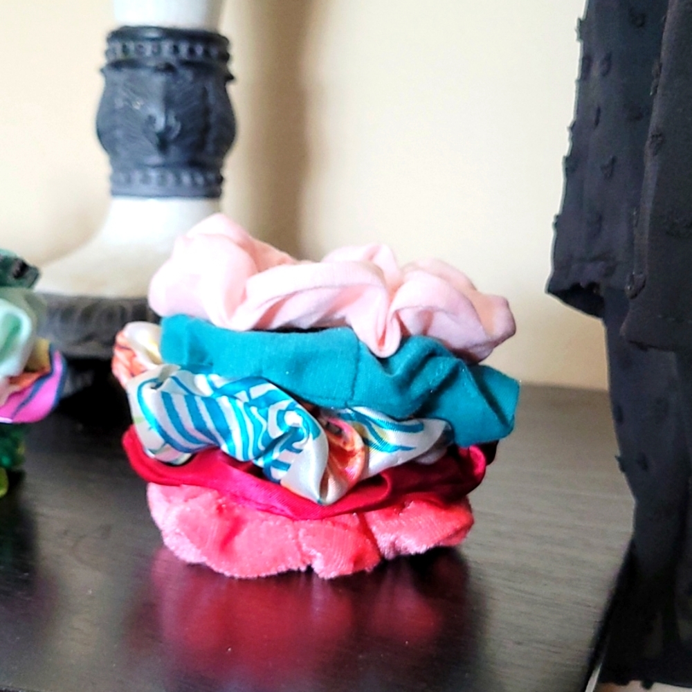 5Pk Scrunchies Satin Velvet and Cotton Mix - Picture 4 of 5